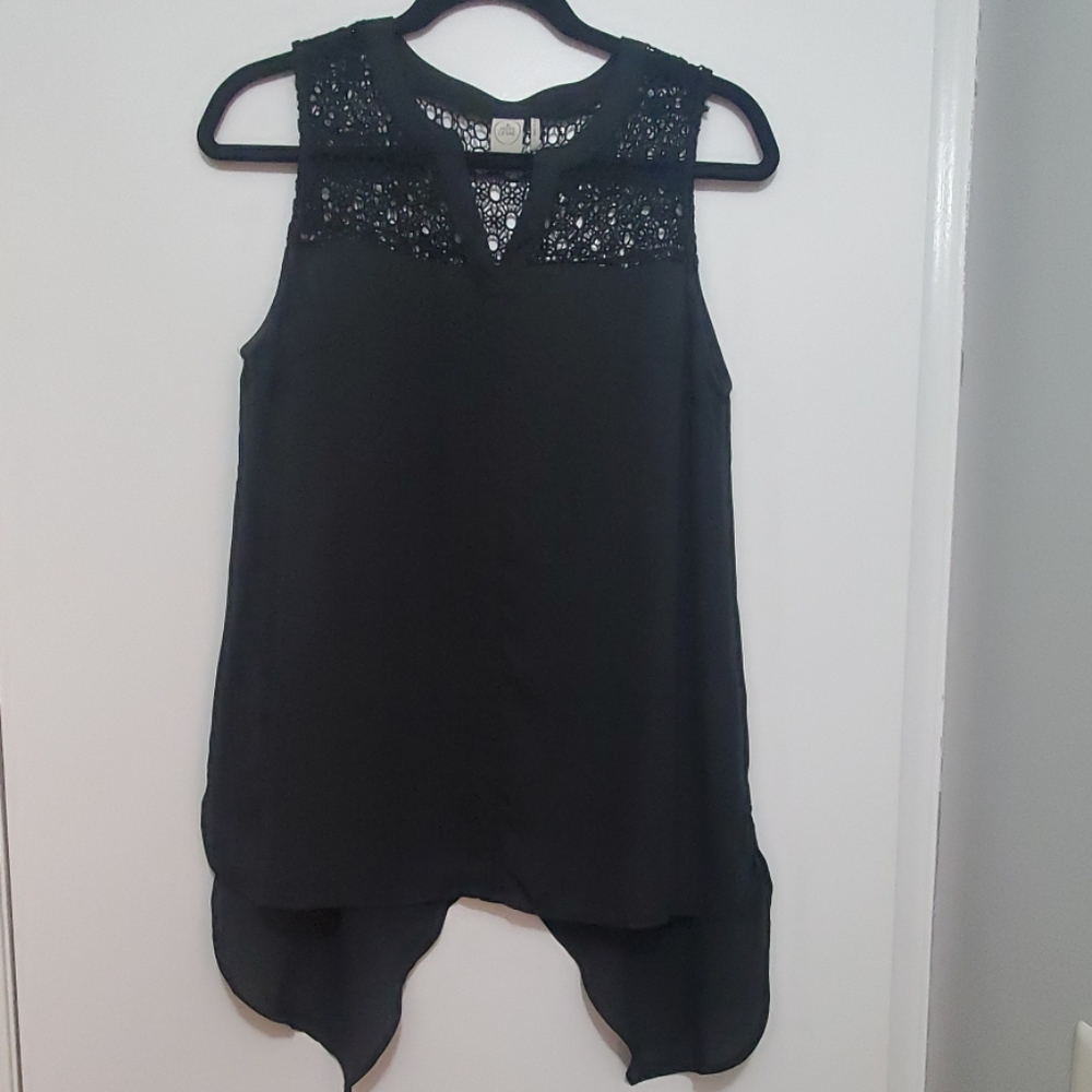 Sleeveless flowy top